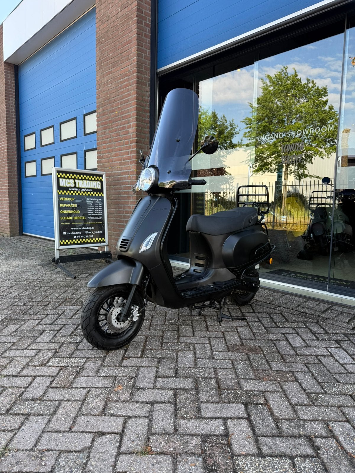 Riva bromscooter | 2024 | 3.751 km | Mat zwart, Fietsen en Brommers, Scooters | Overige merken, Ophalen, Maximaal 45 km/u, Zo goed als nieuw