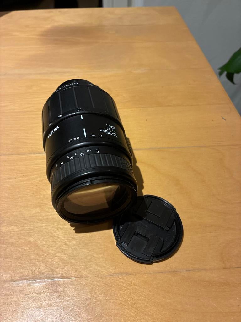 Sigma 70-300mm 1:4-5.6 DL Macro Telezoomlens, Ophalen of Verzenden, Gebruikt, Telelens, Zoom