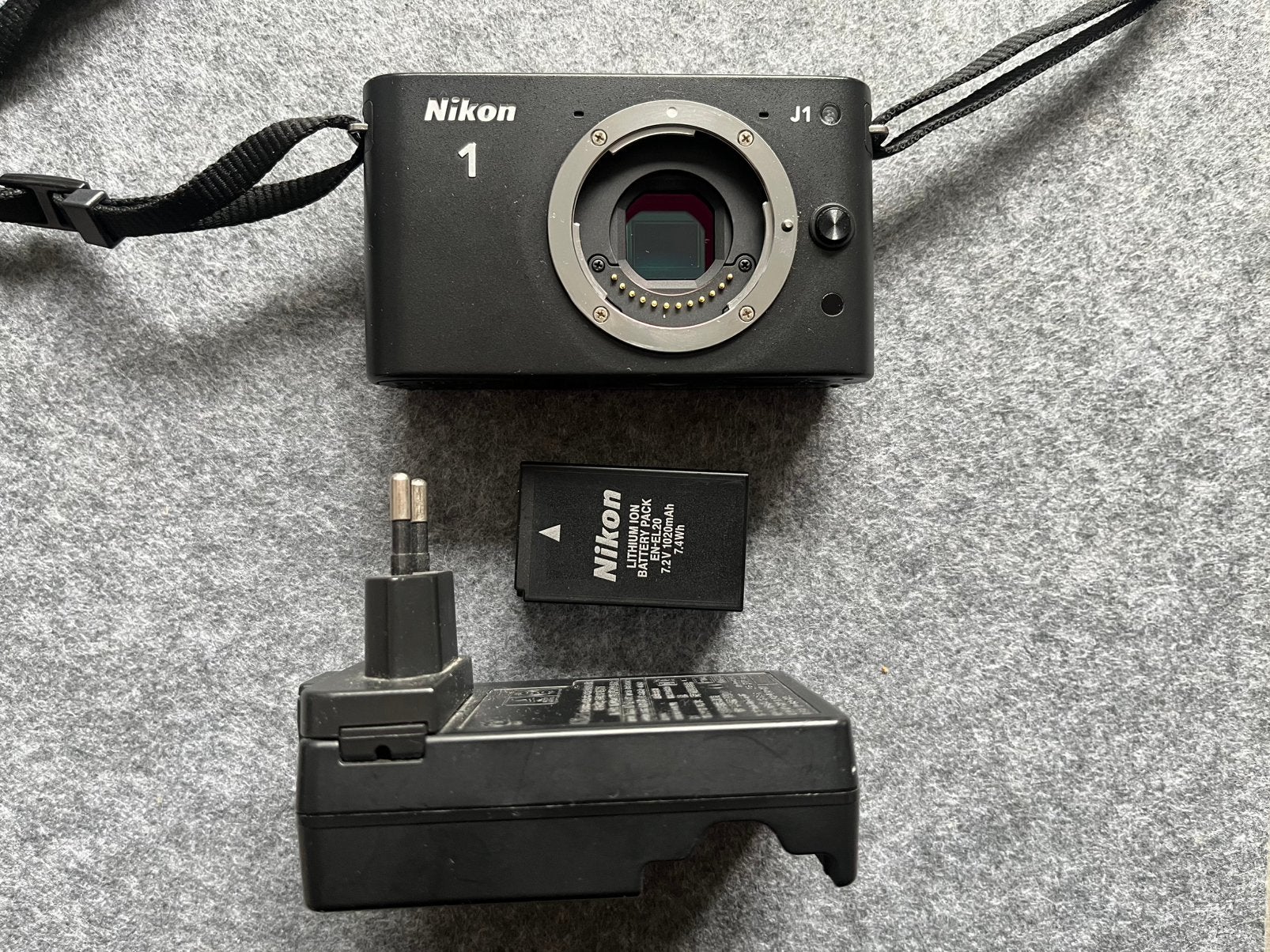 Nikon 1 J1 ( body ) + oplader/betery, Ophalen of Verzenden, Zo goed als nieuw, Nikon, Geen optische zoom