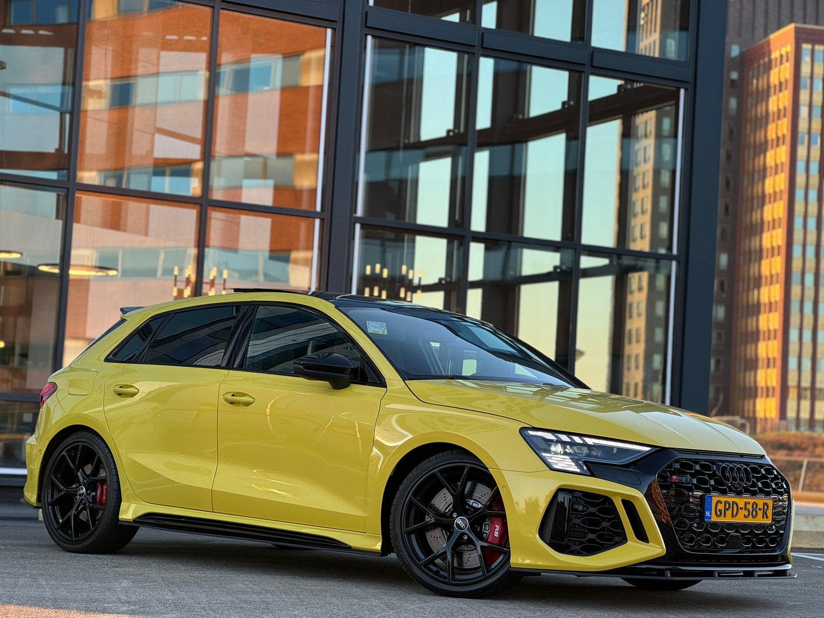 AUDI RS3 2.5 TFSI 400PK+ S-tronic Quattro Maxton PANO 2023!, Automaat, RS3, Met garantie (alle), Lichtsensor