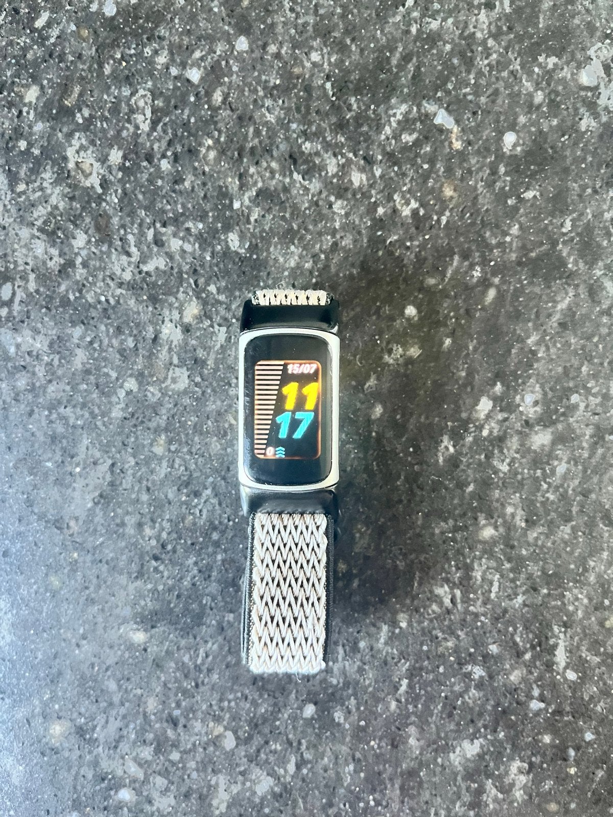 Fitbit Charge 5 activity tracker, Sieraden, Tassen en Uiterlijk, Activity trackers, Gebruikt, Android, Zwart, Waterdicht, Ophalen of Verzenden