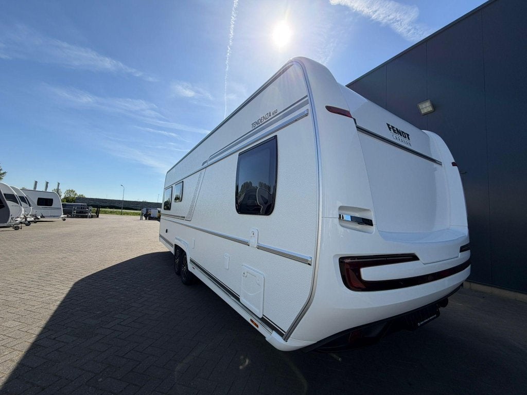 Fendt Tendenza 650 SFD 2.500 kg, vloerverwarming, Schokbreker, Rondzit, 7 tot 8 meter, Bedrijf