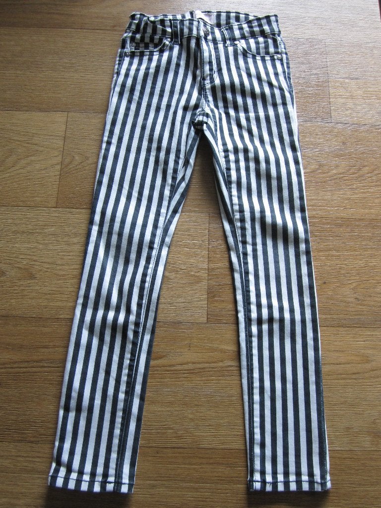 Kids Only zwart/wit gestreepte broek maat 128., Broek, Meisje, Kids Only, Ophalen of Verzenden