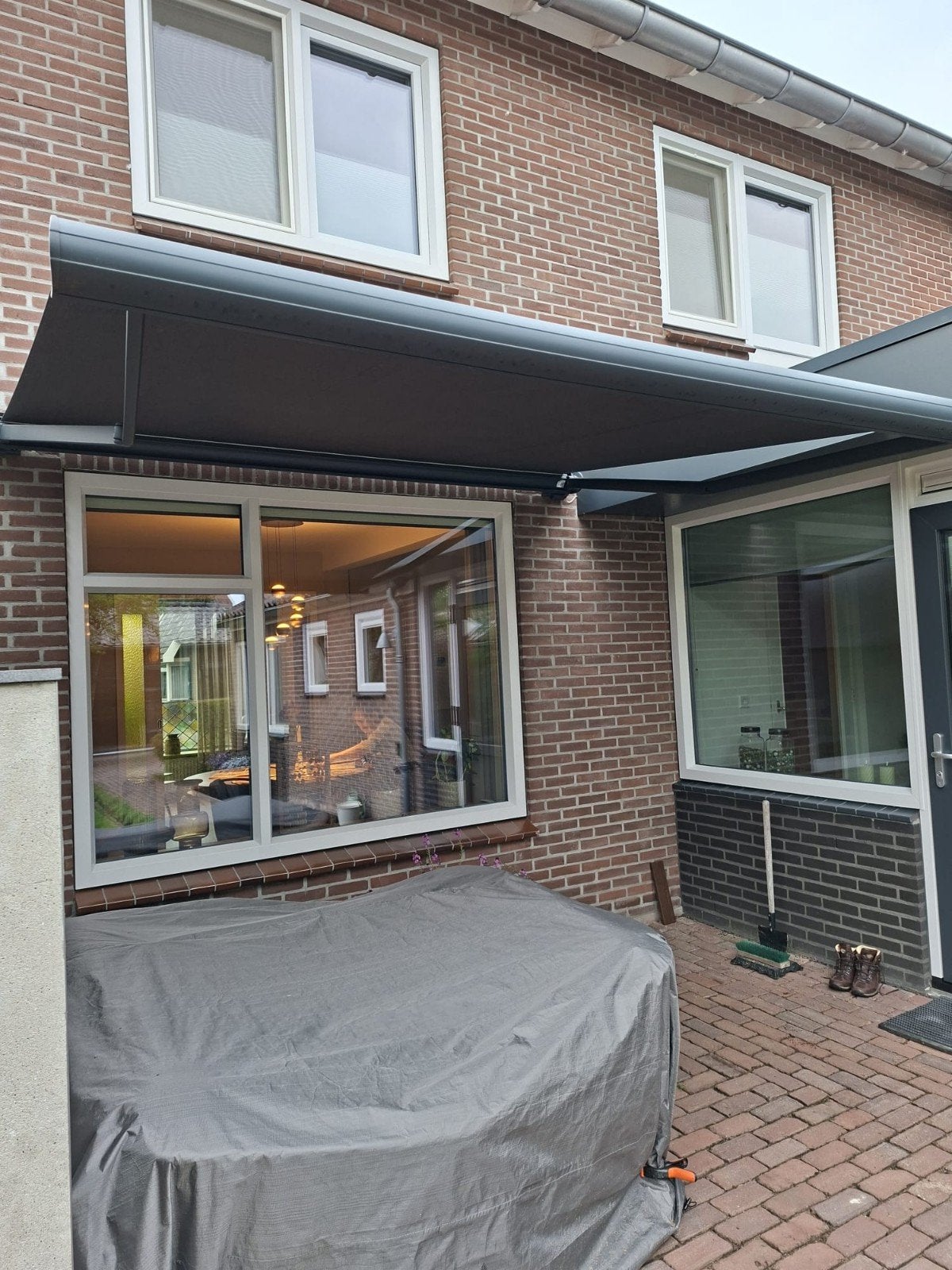 Knikarm zonnescherm elektrisch., Elektrisch, Ophalen of Verzenden, Zo goed als nieuw, 250 cm tot 450 cm