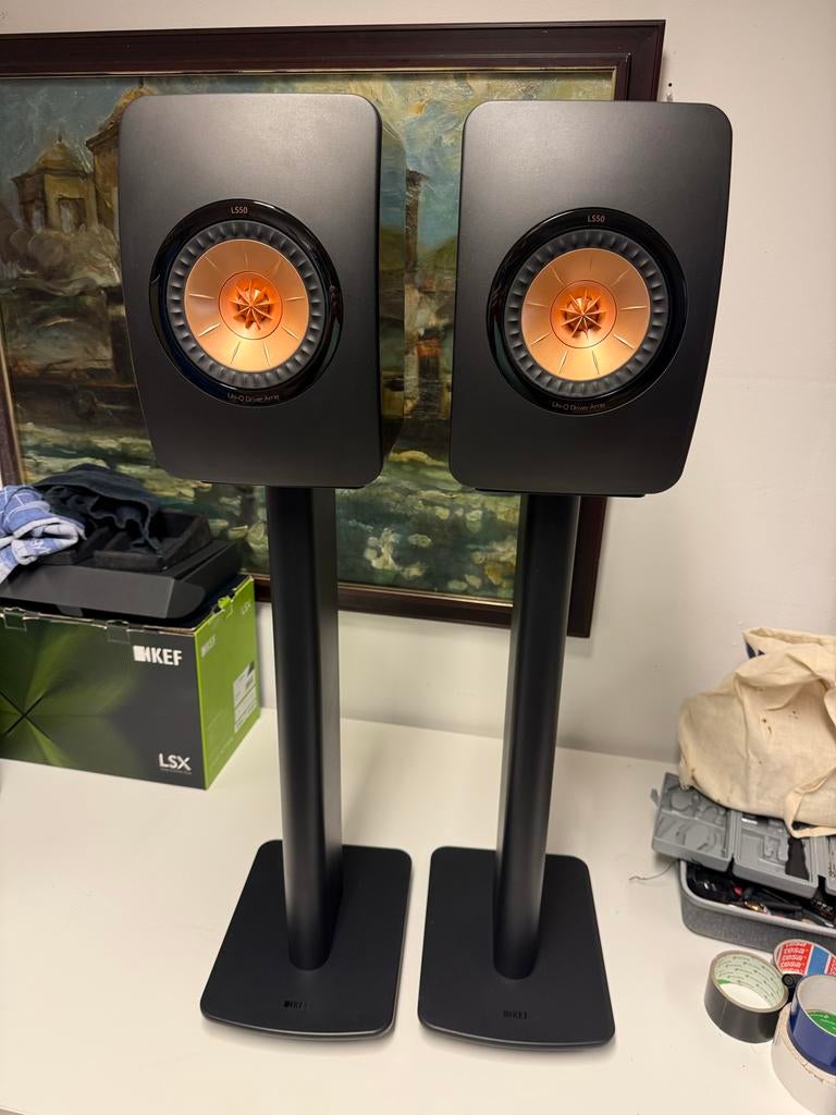 KEF LS50 luidsprekers met originele stands, Audio, Tv en Foto, Luidsprekers, Zo goed als nieuw, 120 watt of meer, Front, Rear of Stereo speakers
