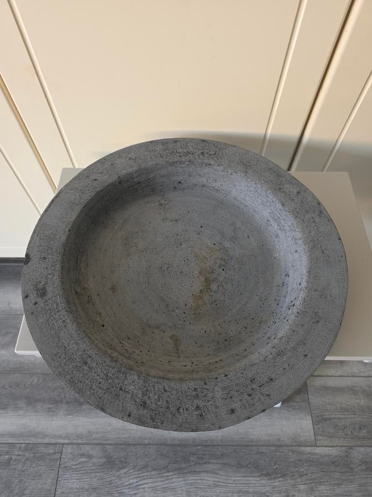 Decoratieve schaal van steen/aardewerk, Huis en Inrichting, Woonaccessoires | Schalen en Manden, Kunststof, Gebruikt, Schaal, Rond