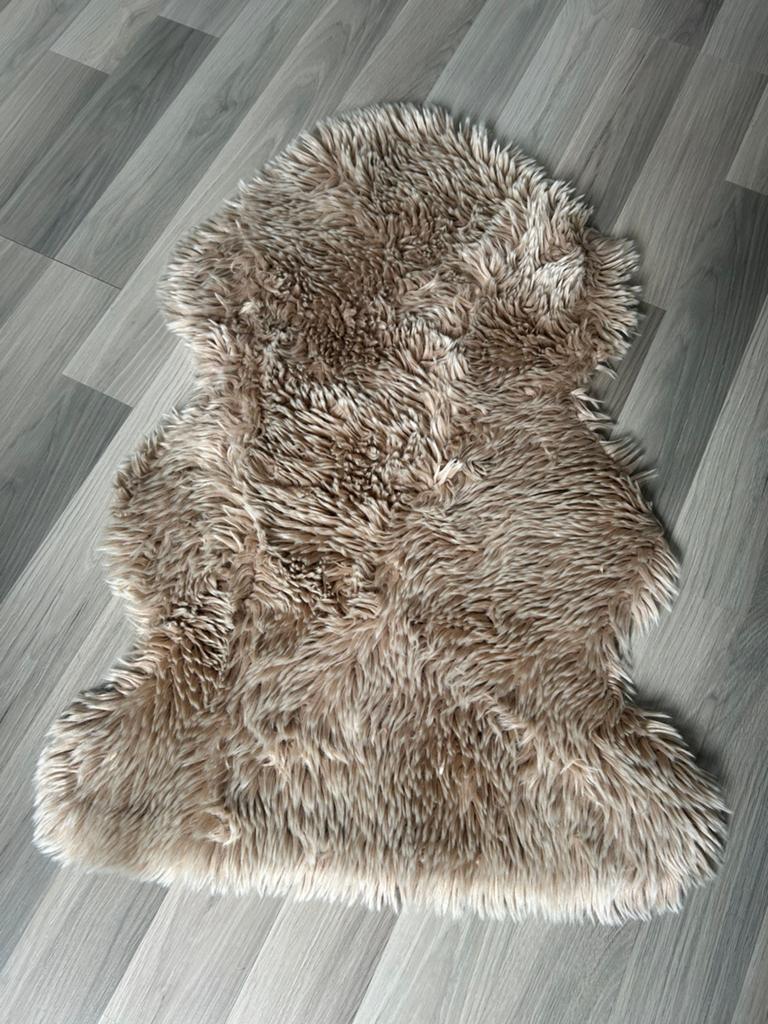 Schapenvacht  alleen gebruikt voor de sier, Ophalen of Verzenden, Zo goed als nieuw, Rond, 50 tot 100 cm