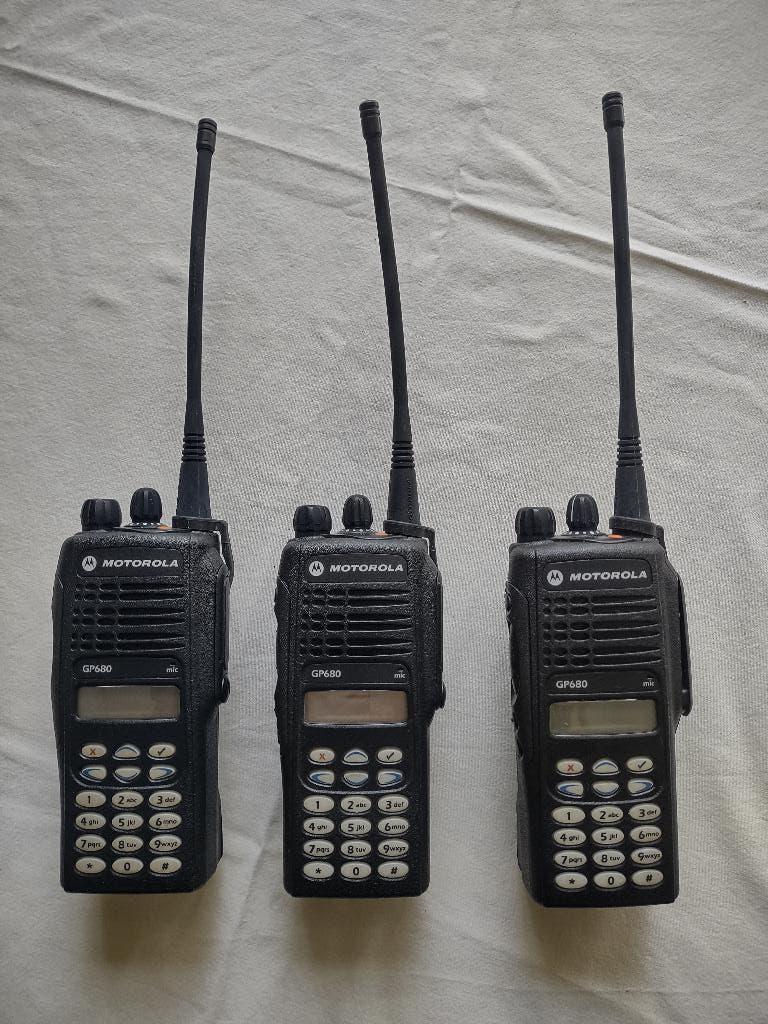 Motorola GP680 UHF set 3 stuks, 5 tot 15 km, Ophalen of Verzenden, Zo goed als nieuw, Portofoon of Walkie-talkie
