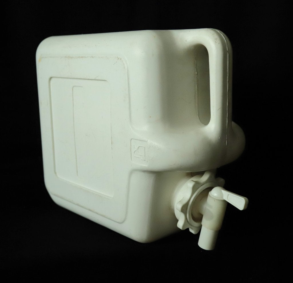 Jerrycan voor water, Ophalen, Gebruikt