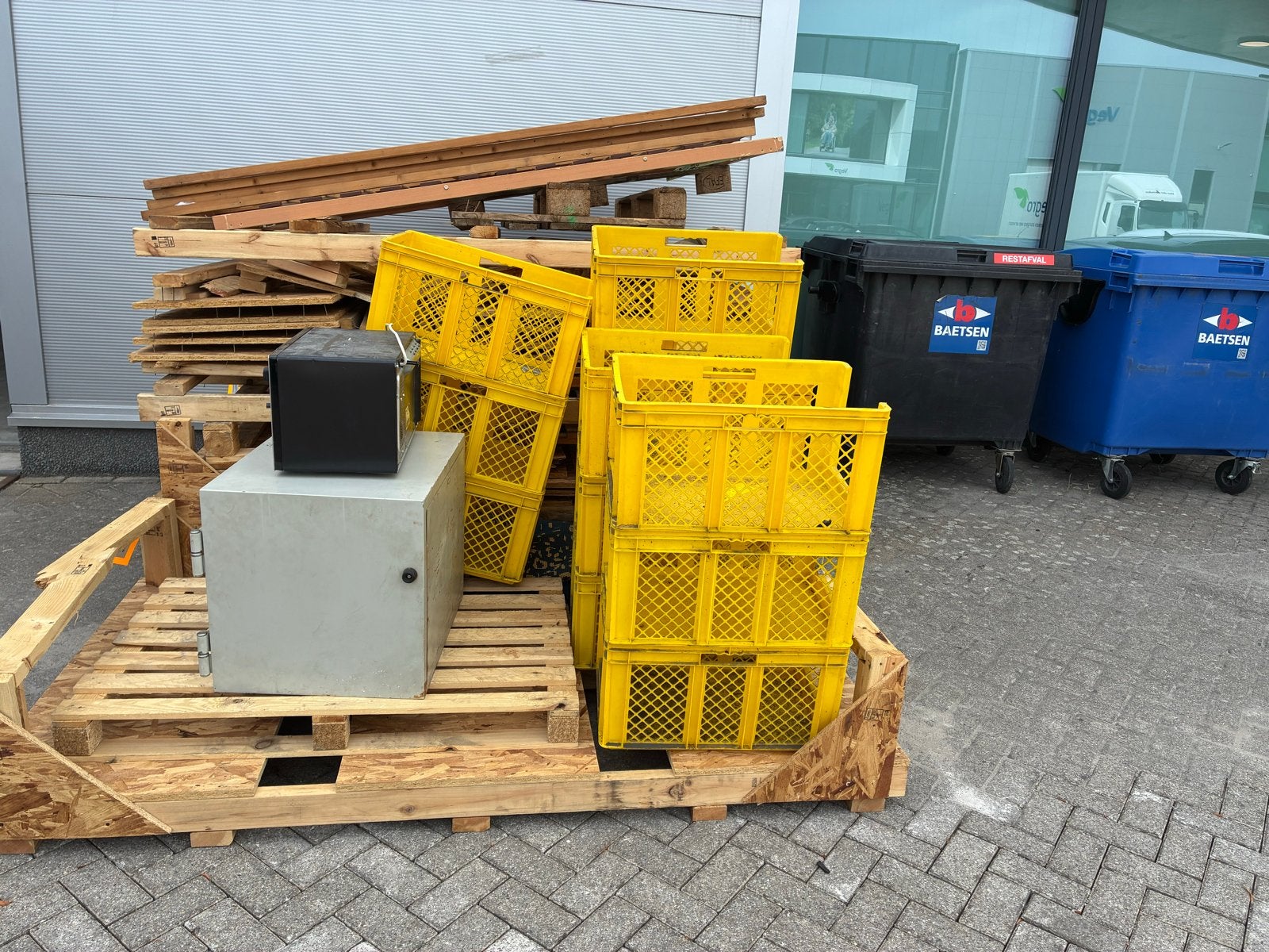 Diverse materialen: Pallets, kratten, kist en meer, Ophalen, 50 – 75, Gebruikt, 100 tot 150 cm