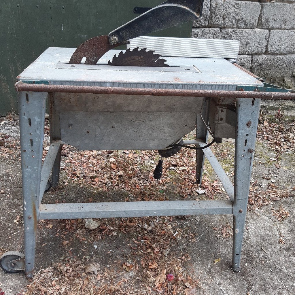 Zaagtafel op wieltjes., Doe-het-zelf en Verbouw, Gereedschap | Zaagmachines, Ophalen, Gebruikt, Cirkelzaag, 30 tot 70 mm