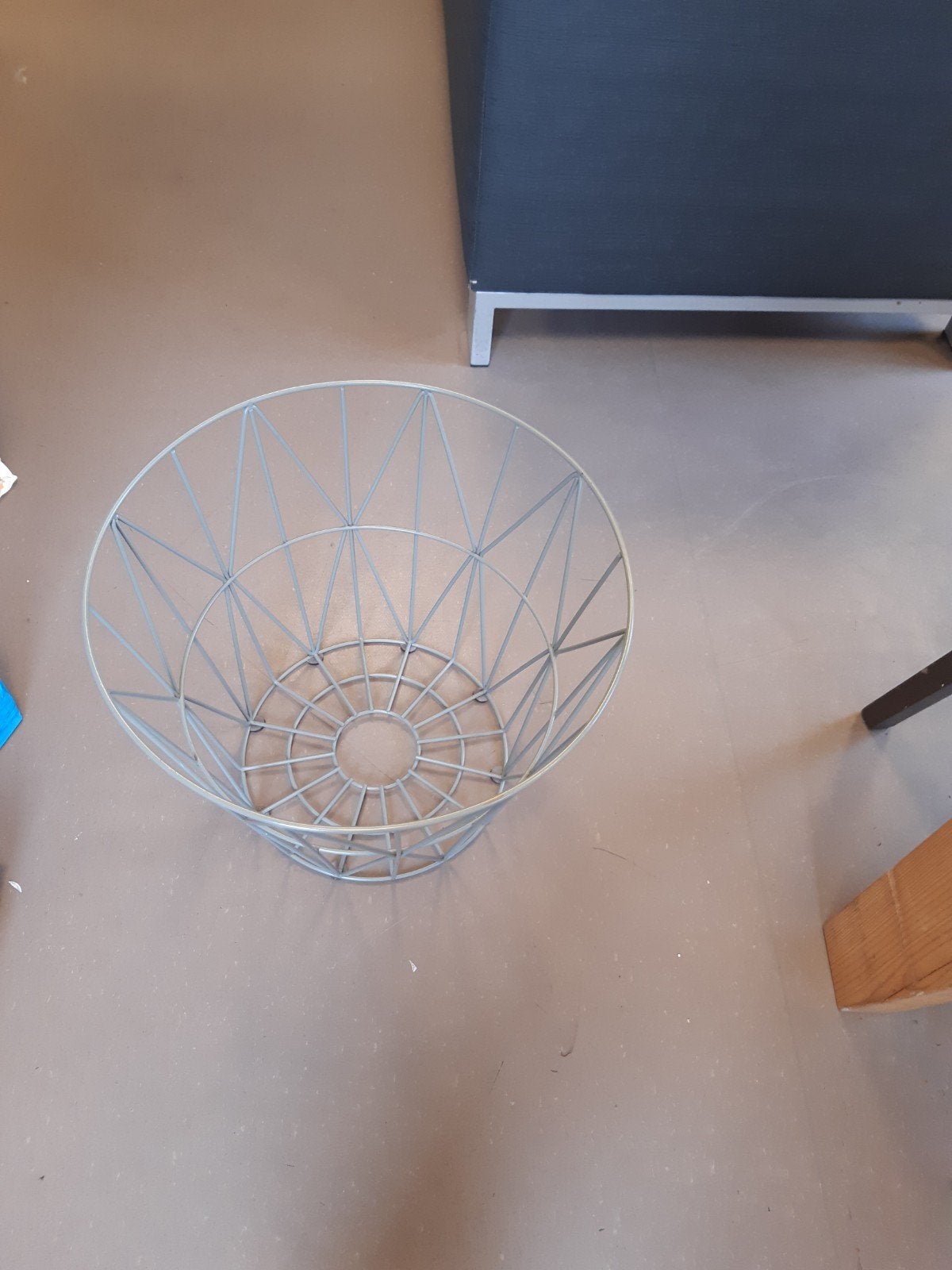 mooie ronden stalen mand, Huis en Inrichting, Ophalen, Gebruikt, Mand, Rond