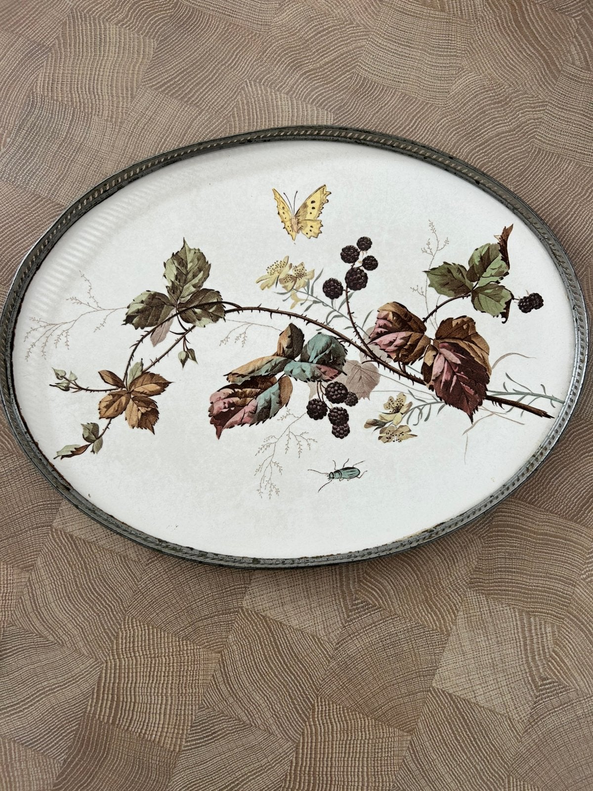 Antieke ovale dienblad met bramen en vlinder, 1797, Ophalen