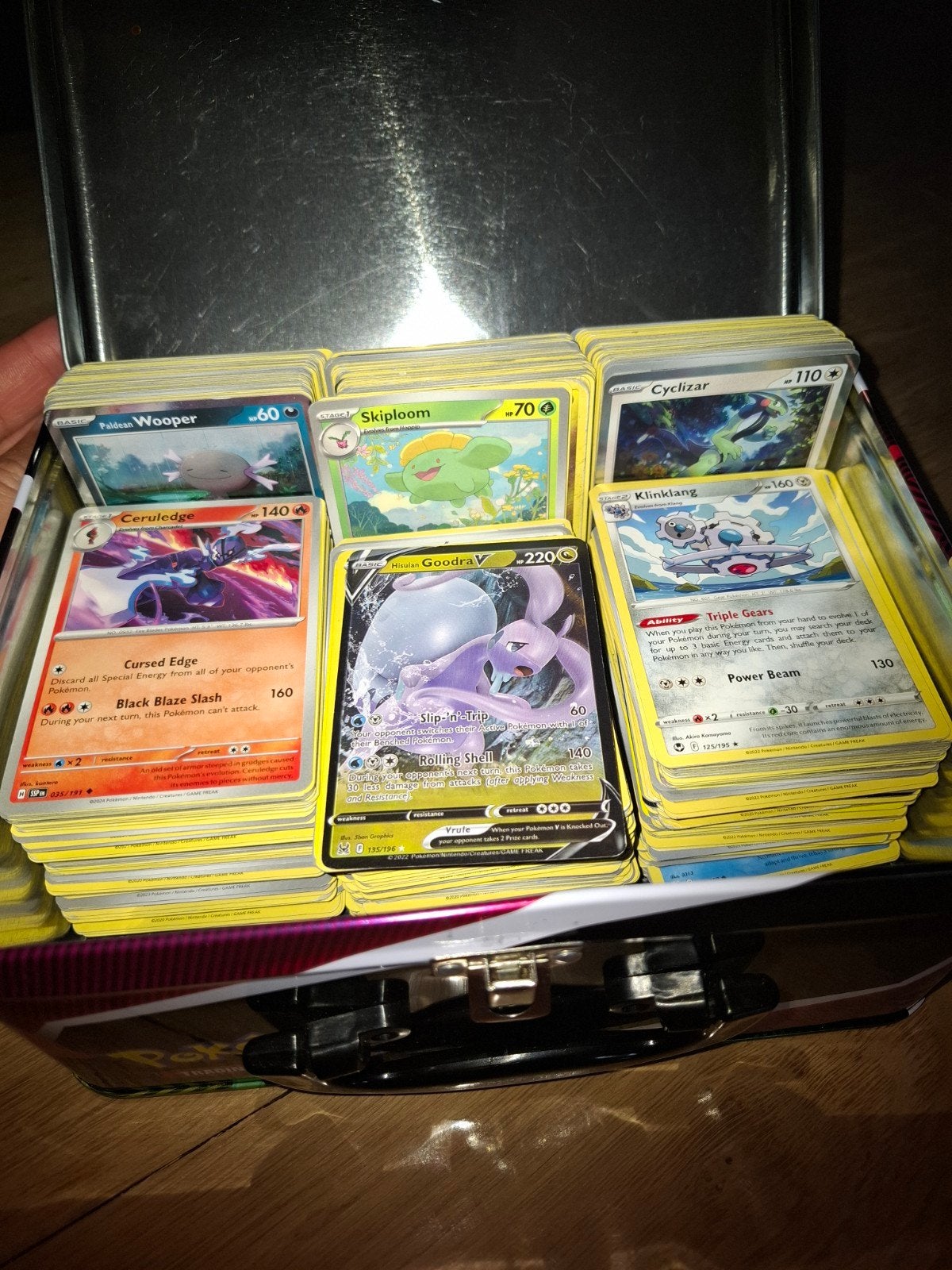 Doosje met 611 pokemonkaarten, Ophalen of Verzenden, Zo goed als nieuw, Meerdere kaarten