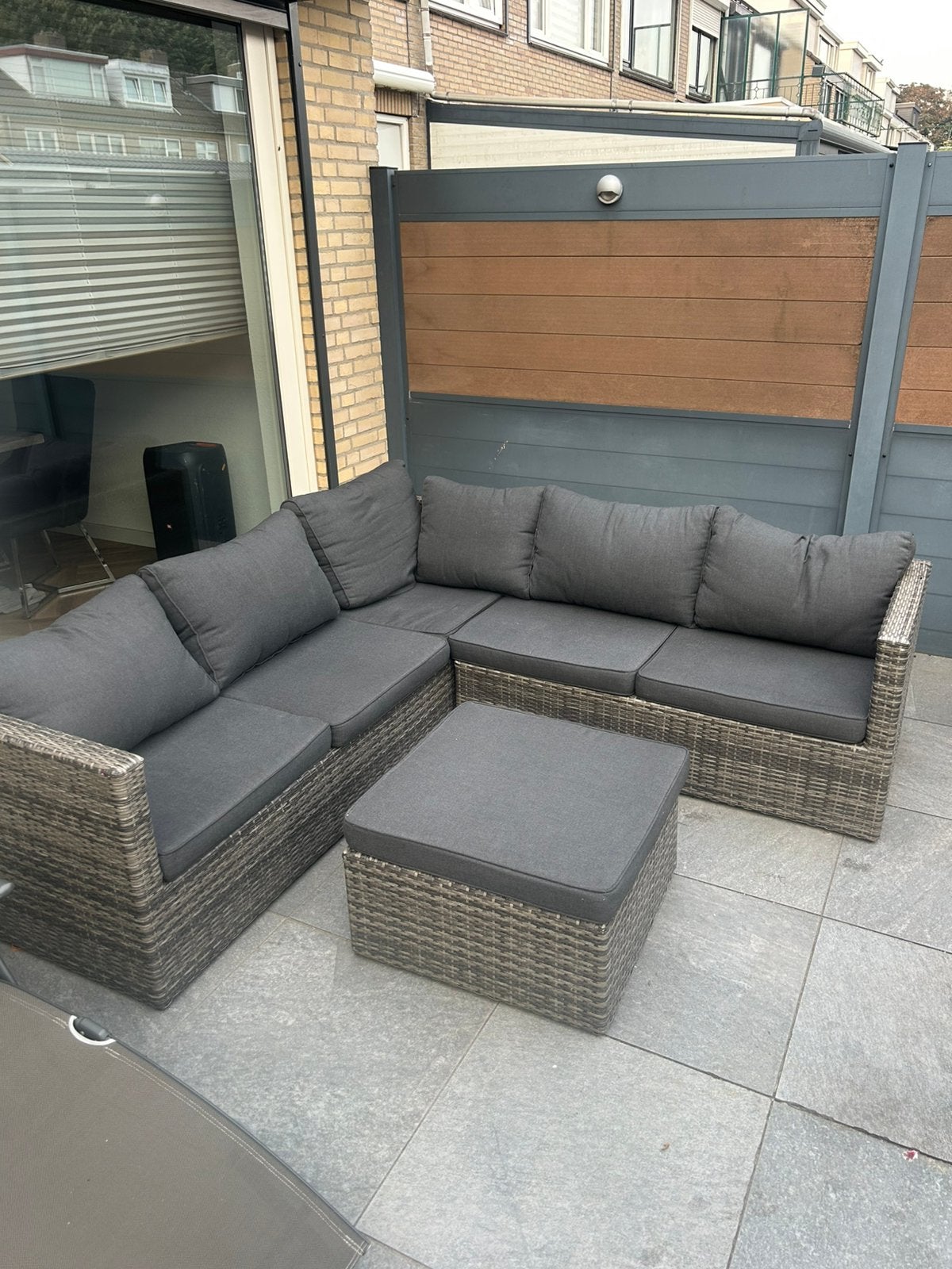Loungeset 2 jaar oud, Ophalen, 5 zitplaatsen, Bijzettafel, Zo goed als nieuw