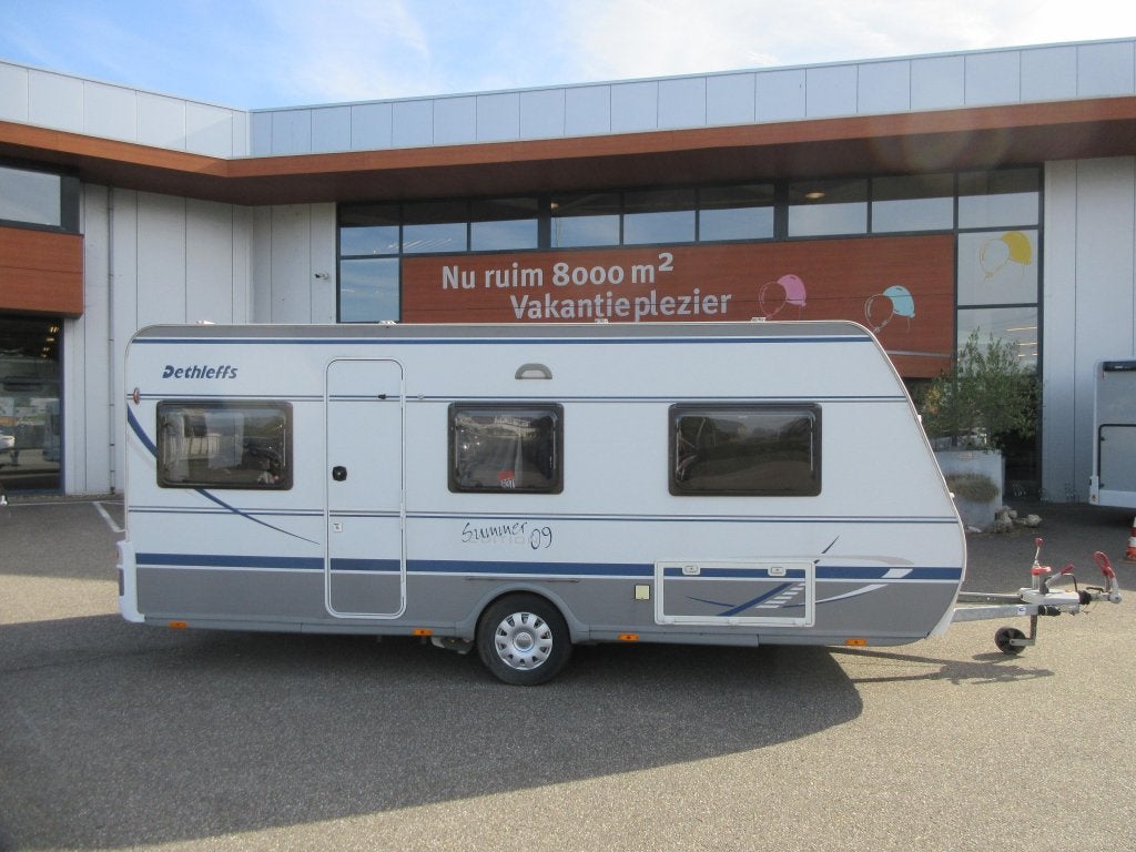 Dethleffs Camper 500 DB ZEE VAN RUIMTE - EN MOVER, Caravans en Kamperen, Rondzit, Lengtebed, Dethleffs, Schokbreker