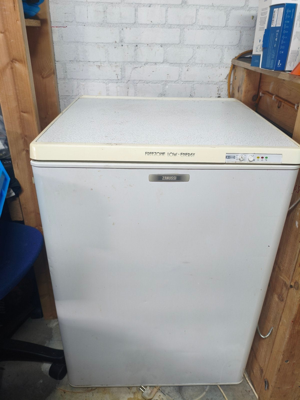 Zanussi Staande tafelmodel diepvrieskast vrieskast 4 lades, Ophalen of Verzenden, Gebruikt, Minder dan 85 cm