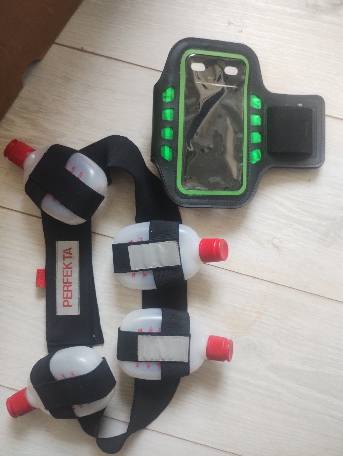 Sport benodigdheden: hardloopgordel met bidons en armband, Gebruikt, Overige typen, Hardlopen, Ophalen