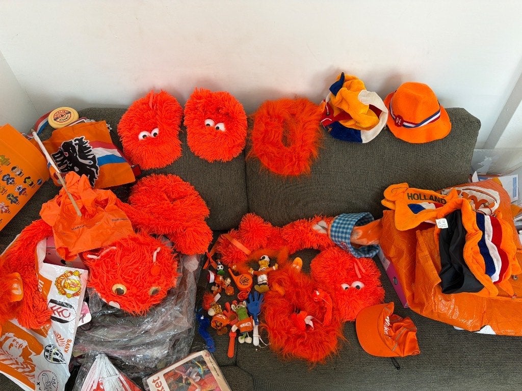 Groot Oranje nostalgie voetbal- &feestpakket vd Sar &wuppies, Ophalen of Verzenden