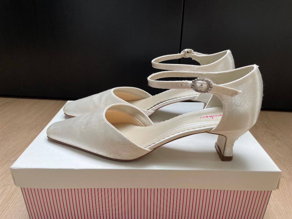 Trouwschoenen ivoor Rainbow amber maat 38,5, Kleding | Dames, Ophalen, Rainbow, Wit, Schoenen