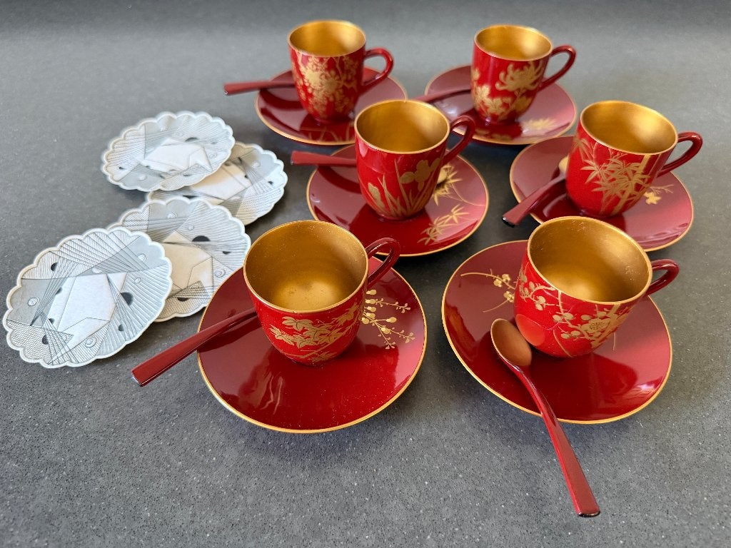 Vintage Japans rood lakwerk theeservies met goud decor, Antiek en Kunst, Ophalen of Verzenden