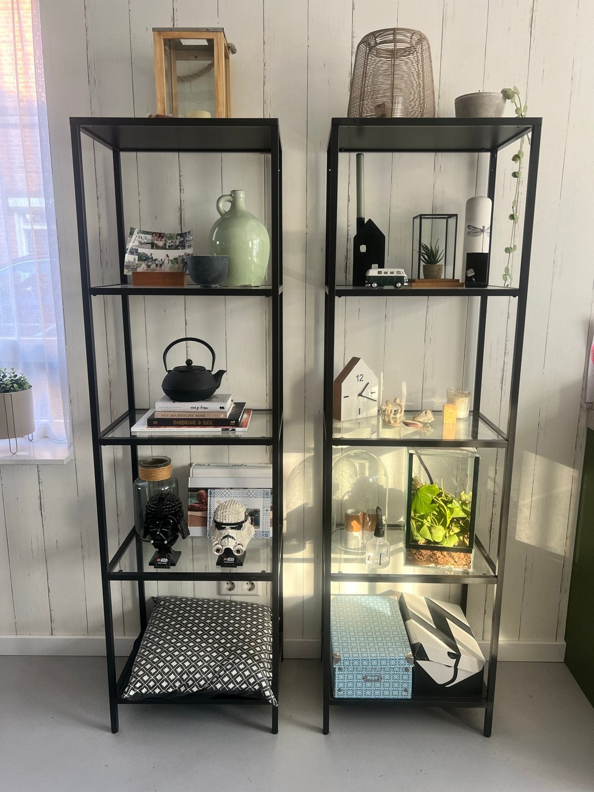 2x IKEA Vittsjö Vitrinekast zwart, glazen planken samen €70, Ophalen, Met plank(en), 50 tot 100 cm, 150 tot 200 cm