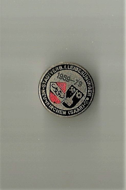 emaille brochespeld Stadtverband Leibesübungen Neunkirchen, Verzenden, Gebruikt, Overige onderwerpen, Speldje of Pin