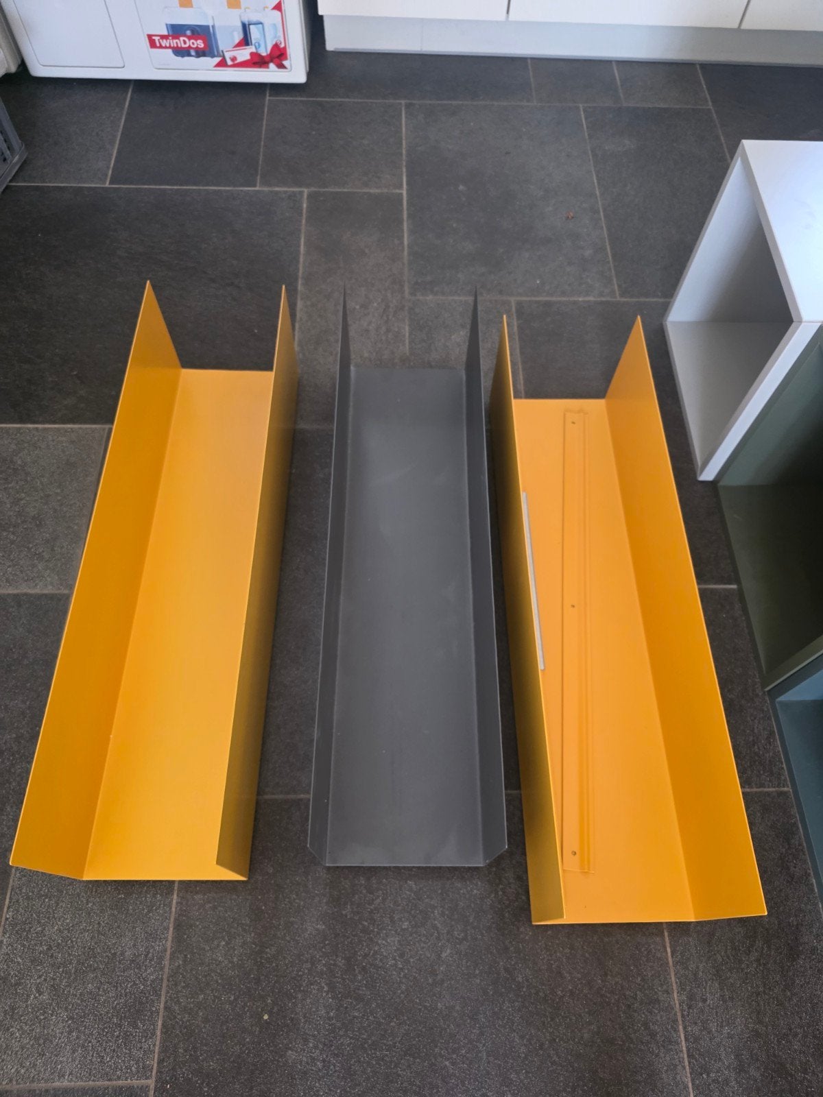 Ikea Botkyrka wandplanken - 2x geel, 1x grijs, Ophalen