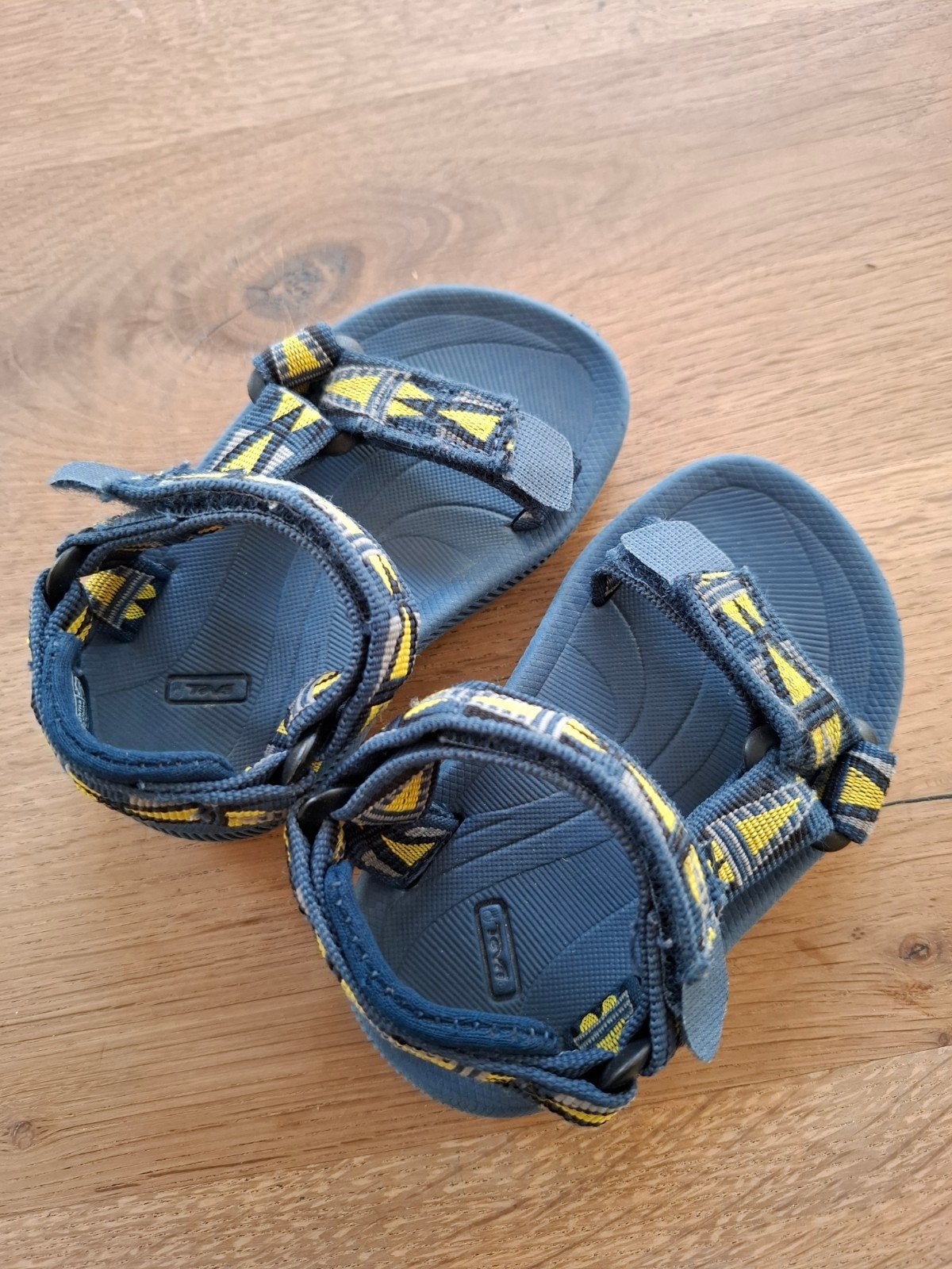 Teva sandalen maat 19 - Blauw/Geel, Gebruikt, Jongen of Meisje, Overige typen, Teva