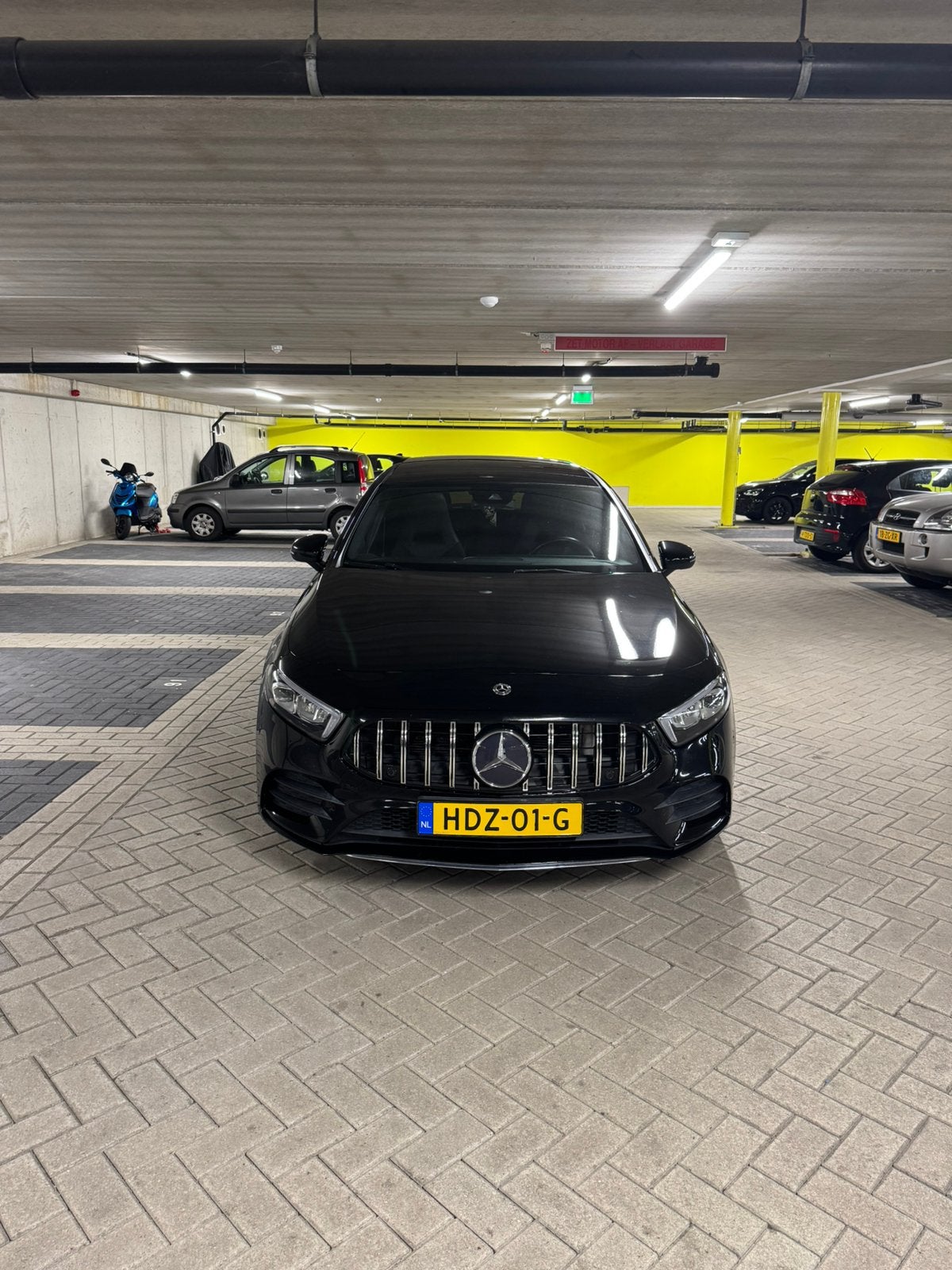 Mercedes-Benz A-Klasse A 220 190pk AMG/PANO/STOELVERWARMING, Auto's, Zwart, Bluetooth, Particulier, 1600 kg