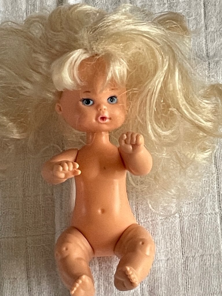 Baby popje 12 cm. groot, Ophalen of Verzenden, Zo goed als nieuw, Babypop