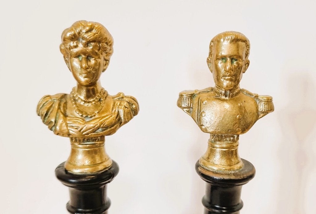 Brons borstbeelden op sokkel., Ophalen of Verzenden