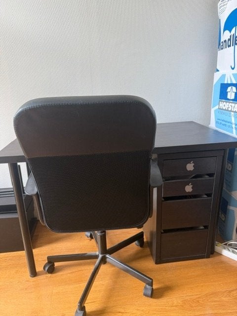 gratis simpel bureau met lades en bureaustoel IKEA, Ophalen, Gebruikt, Zwart