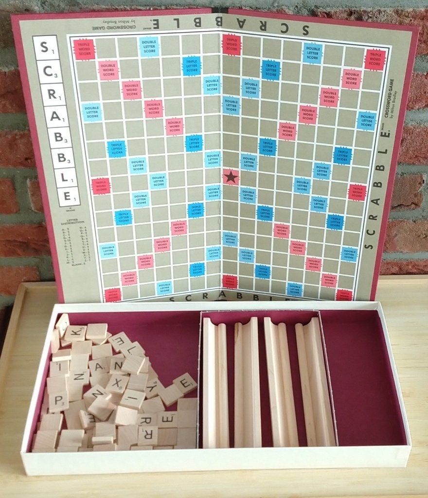 bordspel vintage Scrabble,  by Milton Bradley, volgnr 8, Drie of vier spelers, Ophalen of Verzenden, Nieuw, Milton Bradley
