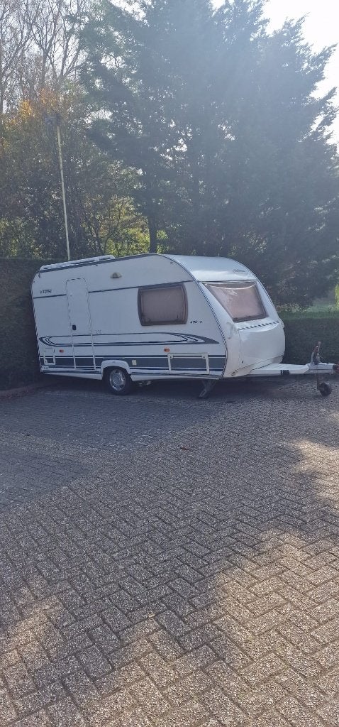 Gezellige en verzorgde Beyerland Vitesse (2006) voortent, ed, Schokbreker, Standaardzit, Tot en met 2, 750 - 1000 kg