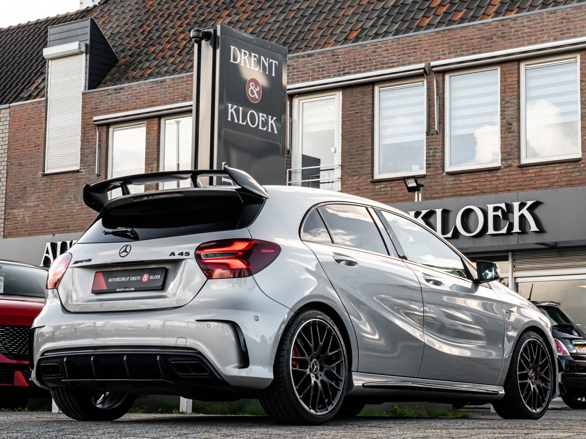 Mercedes-Benz A-Klasse AMG 45 4MATIC SCHAALSTOELEN AERO 19 I, Auto's, Automaat, Parkeerassistent, Gebruikt, Euro 6