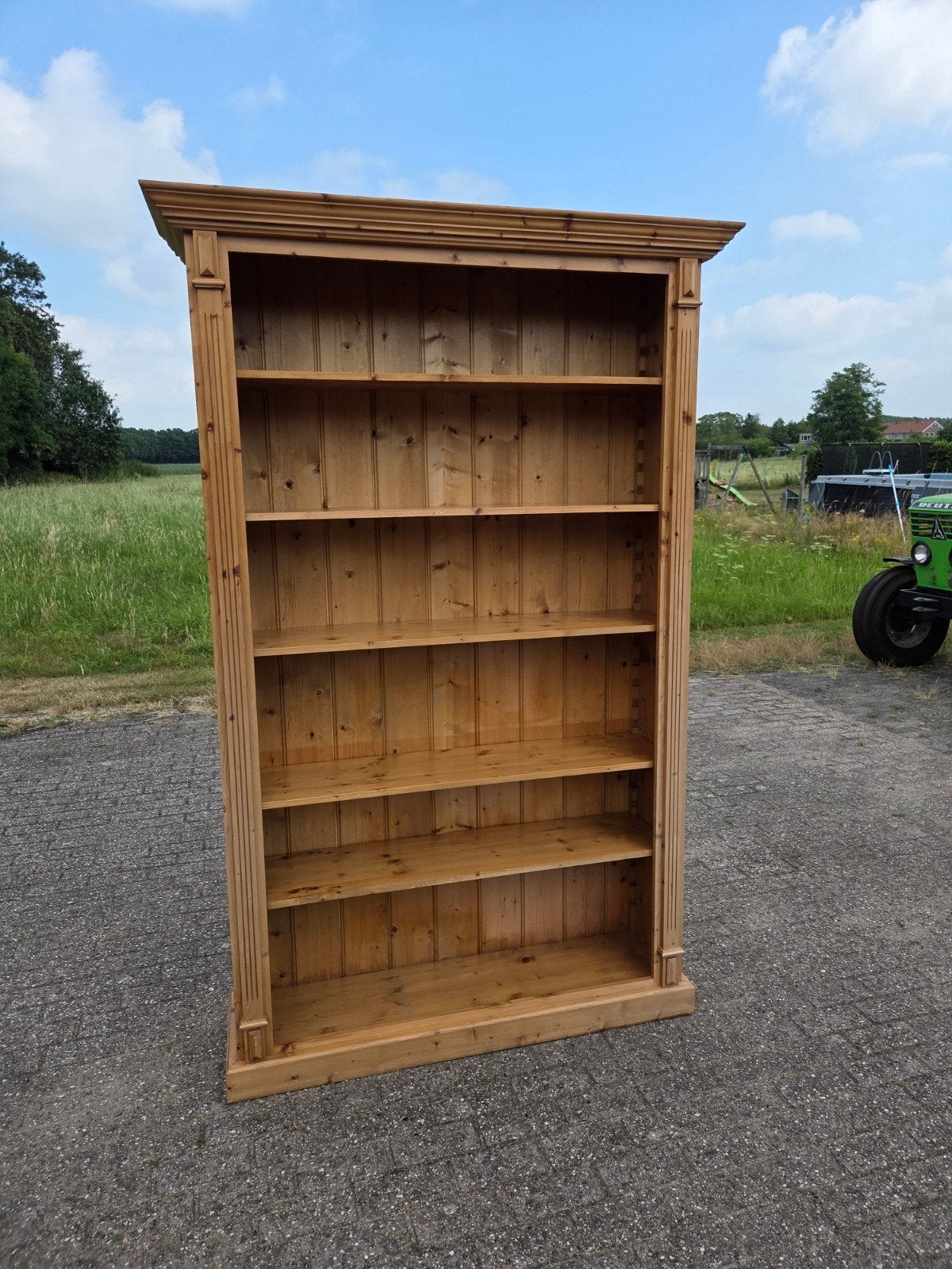 Masive grote oudgrenen boekenkast bezorgen mogelijk, Huis en Inrichting, Kasten | Boekenkasten, Ophalen of Verzenden, 25 tot 50 cm