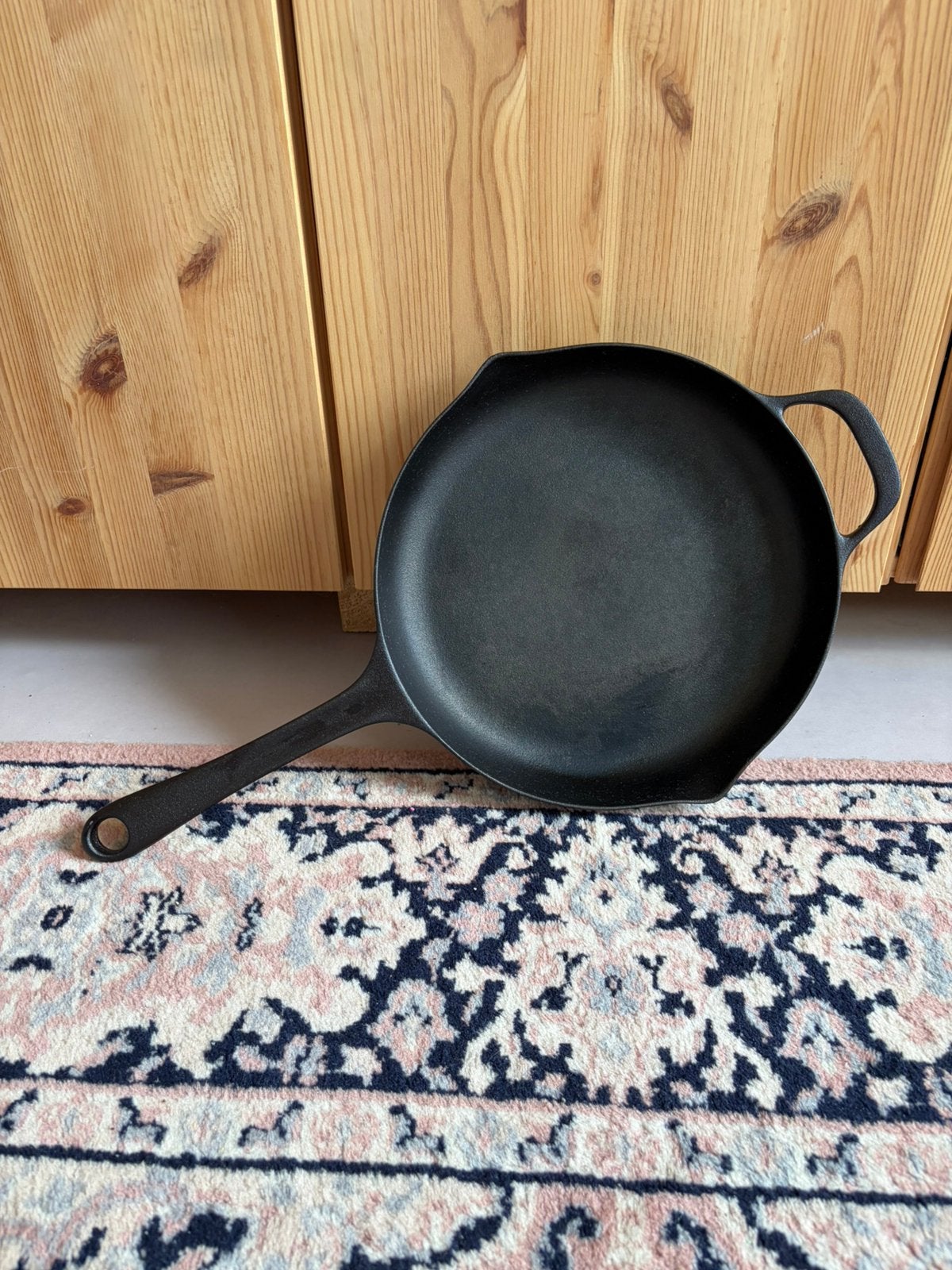 Gietijzeren koekenpan 28 cm Vardagen, Huis en Inrichting, Keuken | Potten en Pannen, Ophalen, Zo goed als nieuw, Gietijzer, Koekenpan of Braadpan