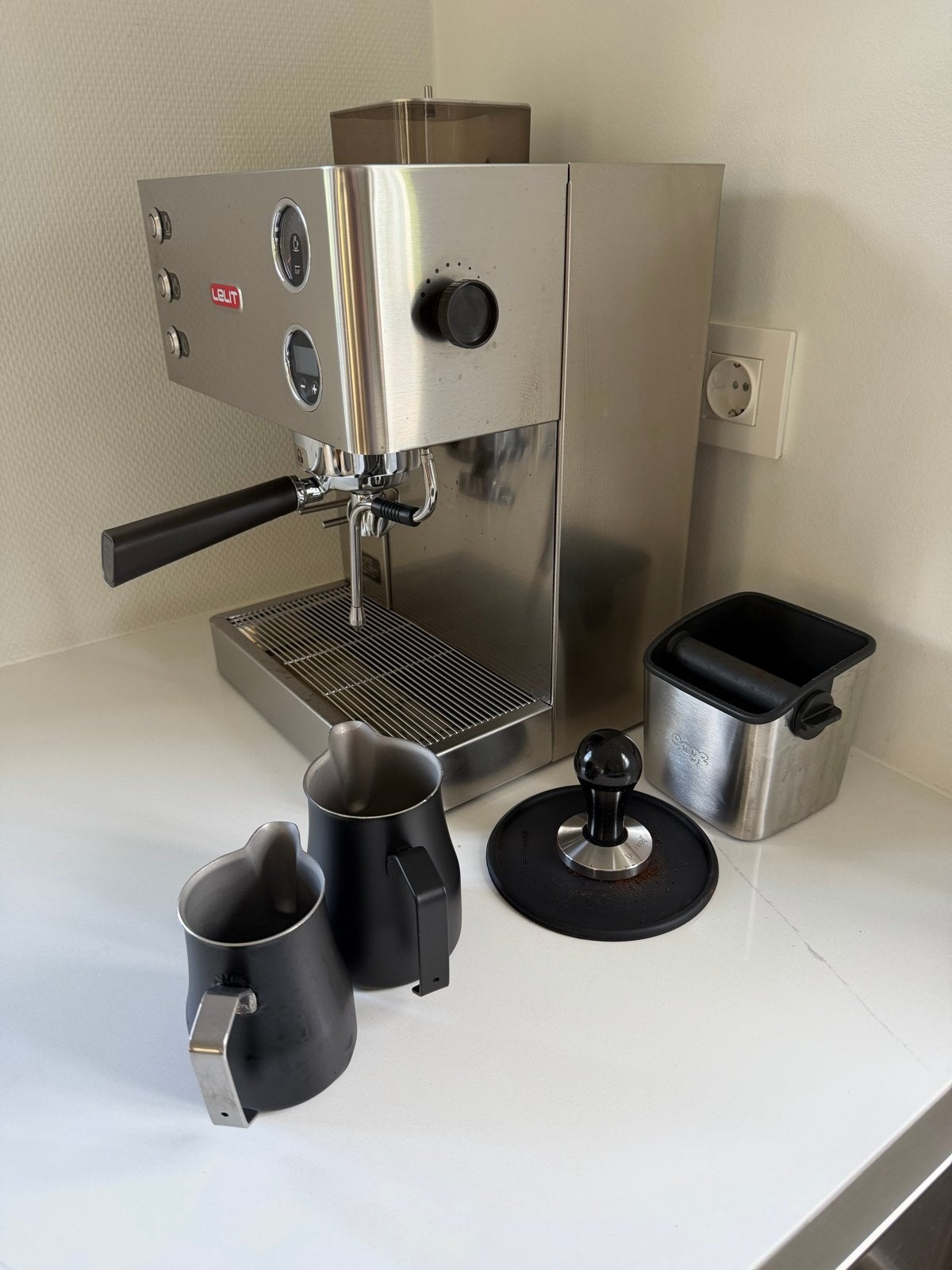 Lelit Kate PL82T VIP Line Espressomachine met bonenmaler, Espresso apparaat, Koffiebonen, Zo goed als nieuw, 2 tot 4 kopjes