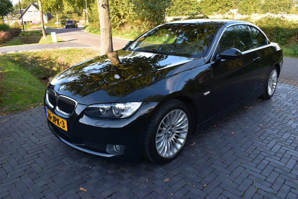 BMW 3 Serie Cabrio Automaat 325i Exec. 218PK Automaat Leer K, Auto's, BMW, Achterwielaandrijving, Gebruikt, Zwart, Cabriolet