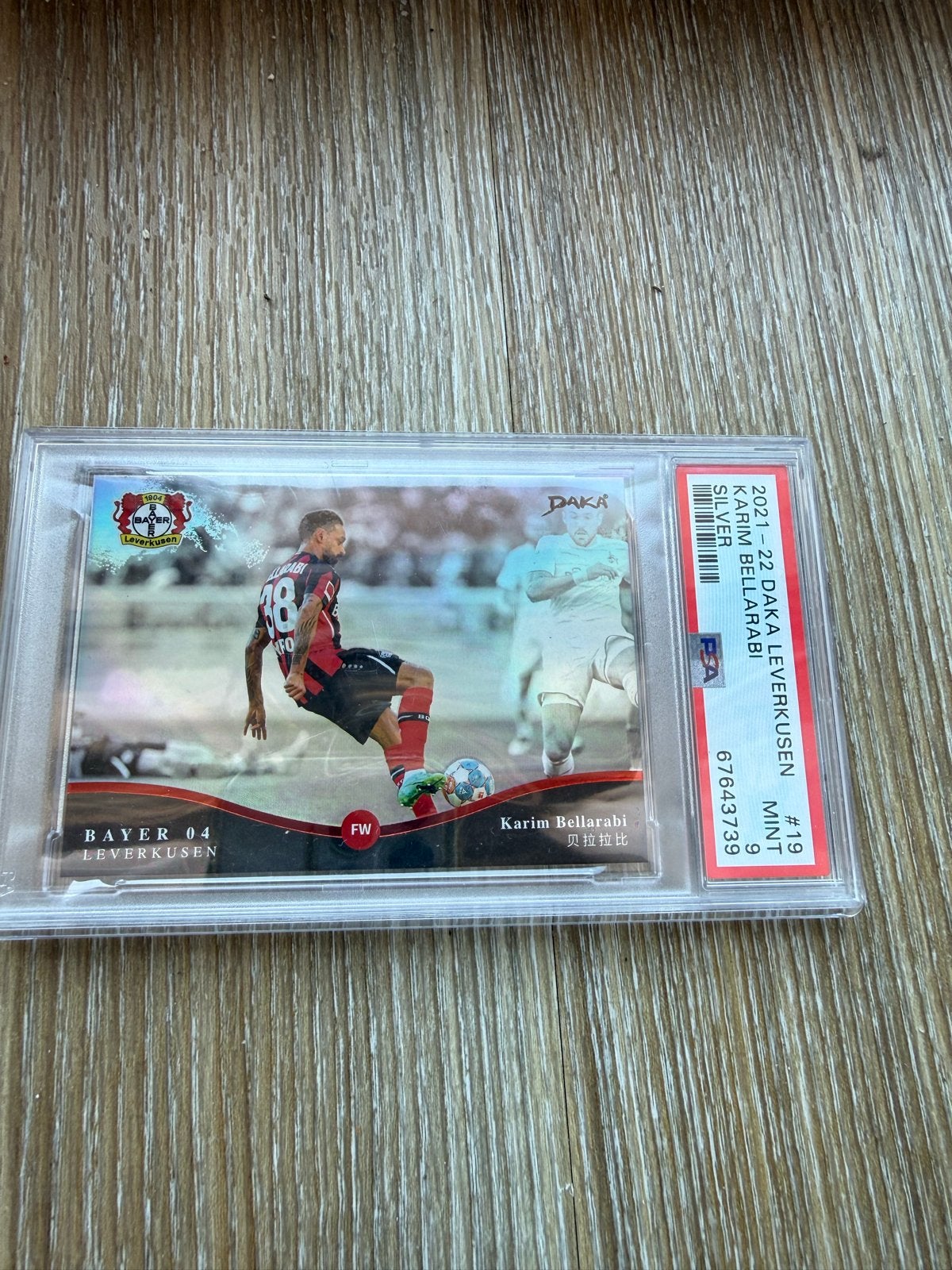 PSA 9 DAKA 2021/22 Karim Bellarabi Bayer Leverkusen /50, Ophalen of Verzenden, Zo goed als nieuw, Buitenlandse clubs, Spelerskaart