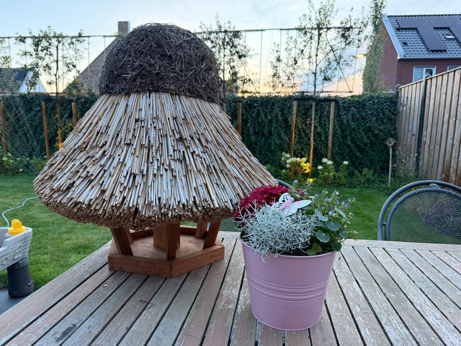 Uniek en handgemaakt rieten vogelhuis, Ophalen, Zo goed als nieuw