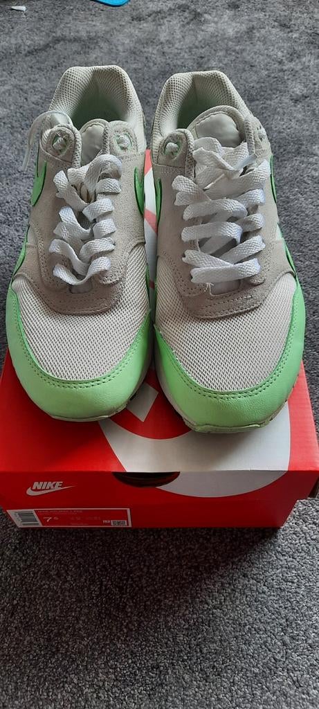 Nike air max, Ophalen of Verzenden, Sneakers of Gympen, Zo goed als nieuw, Groen