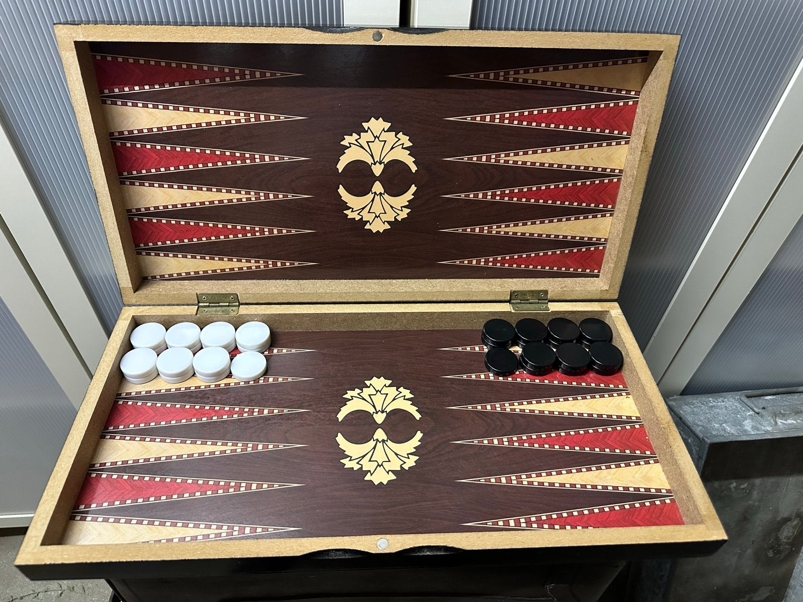 Backgammon en schaakspel in houten koffer, Een of twee spelers, Ophalen of Verzenden, Gebruikt