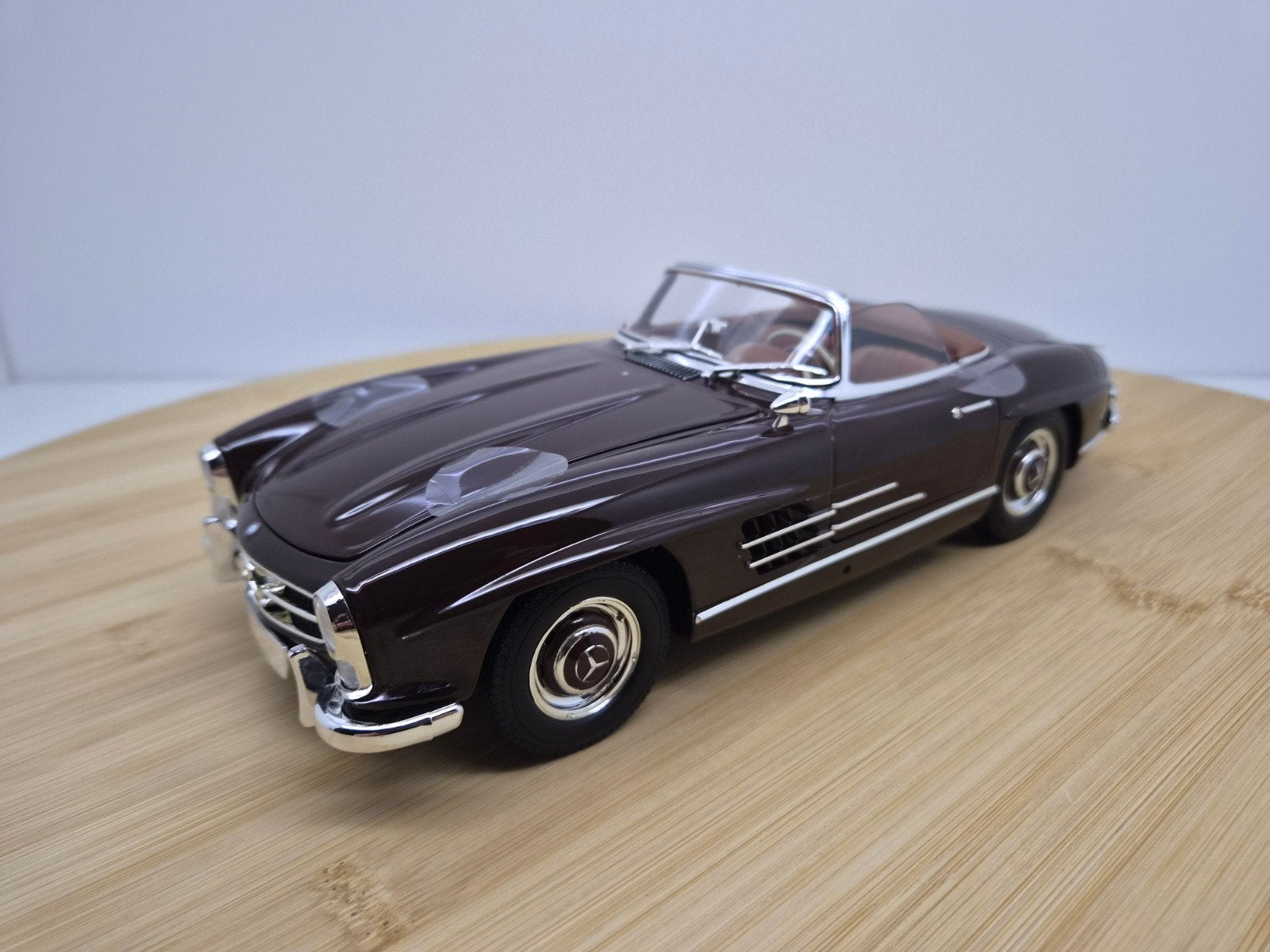 Minichamps Mercedes 300 SL W121 Bruin 1:18, Auto, Sl, Nieuw, Ophalen of Verzenden