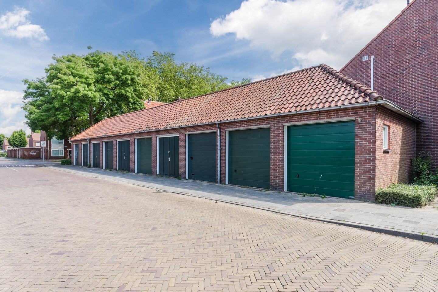 Garagebox te huur – Antiloopstraat, Breda – €185 per maand, Auto-onderdelen, Ophalen of Verzenden