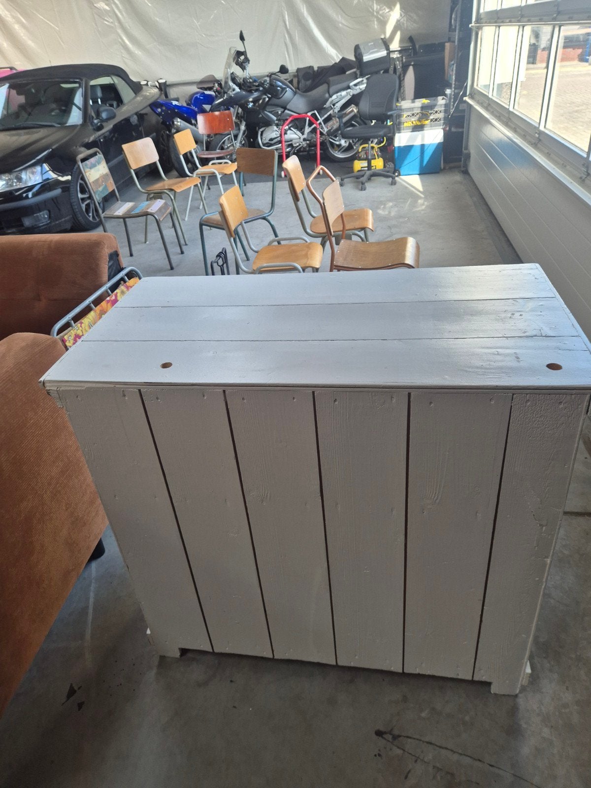 Wit houten kastje met deuren en planken, Landelijk, 25 tot 50 cm, Overige houtsoorten, Gebruikt