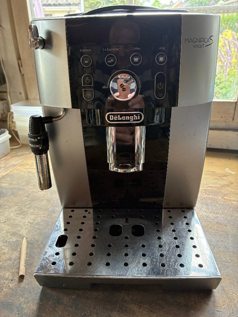 deLonghi magnifica s koffiezet apparaat, Gebruikt, Koffiemachine, 2 tot 4 kopjes, Afneembaar waterreservoir