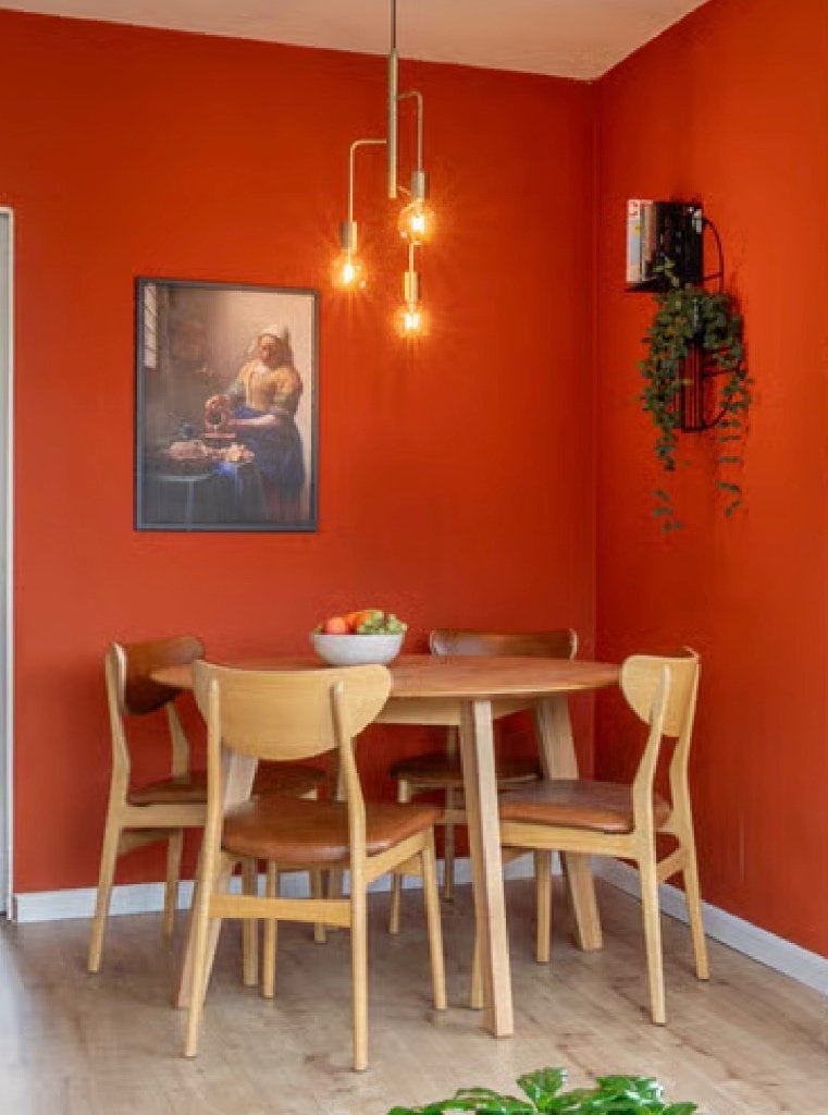 Scandinavische ronde eettafel Samt van Sav en Okse, Huis en Inrichting, Tafels | Eettafels, Ophalen, Gebruikt, Vier personen, 100 tot 150 cm