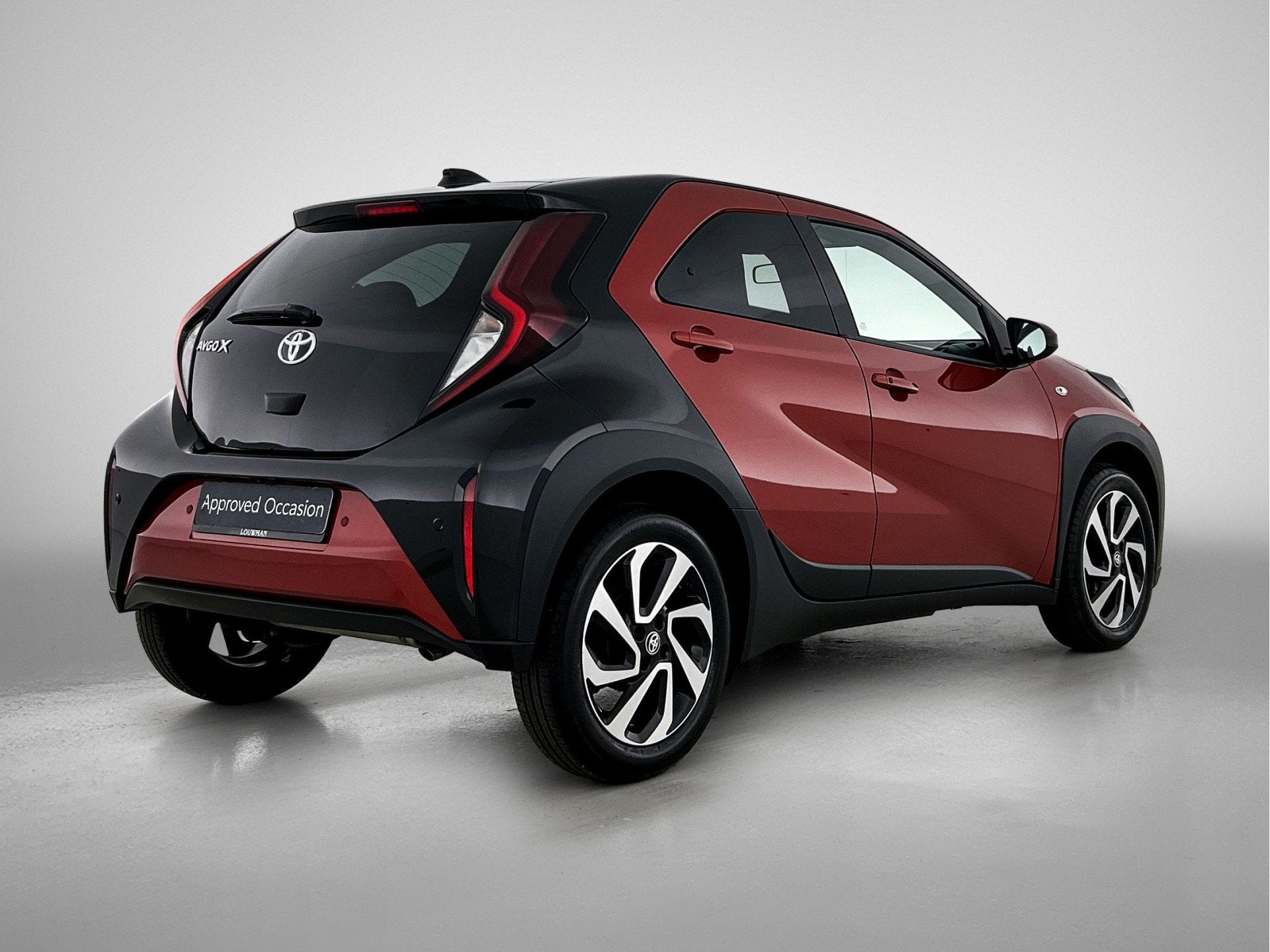 Toyota Aygo X 1.0 VVT-i S-CVT Pulse + | BTW Voertuig | Parke, 12 maanden, Stof, Gebruikt, Zwart